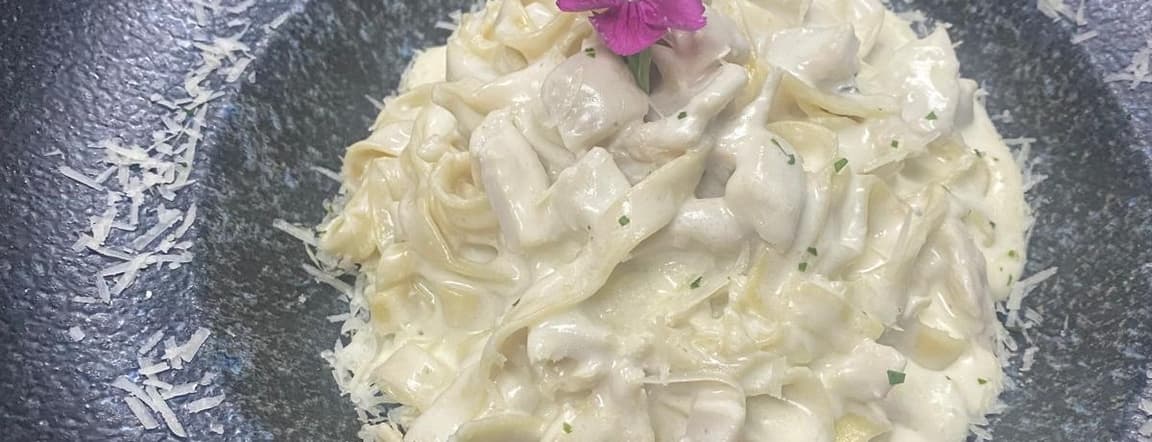 Fettuccine alfredo with chicken