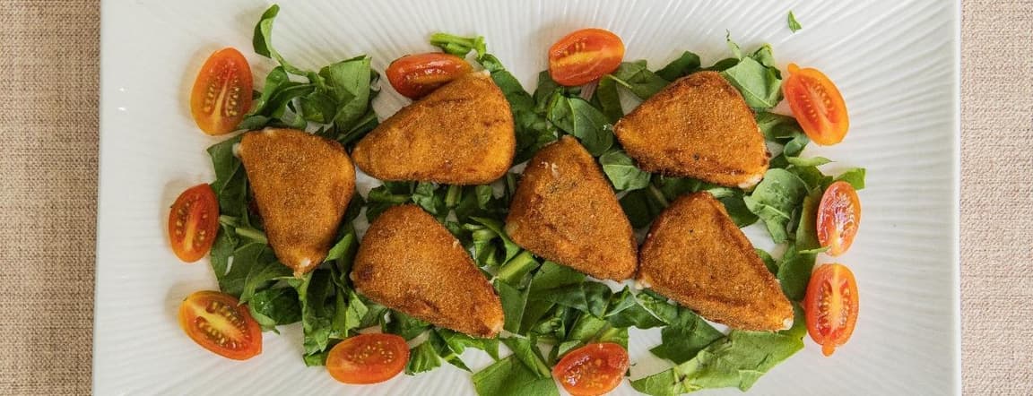 Fried provolone cheese with friet polenta