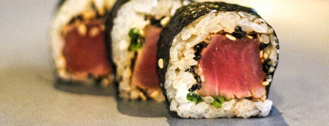 Maki tetaki atún roll