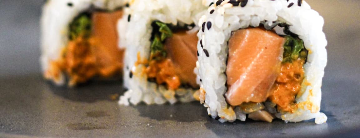 Uramaki spicy salmon roll