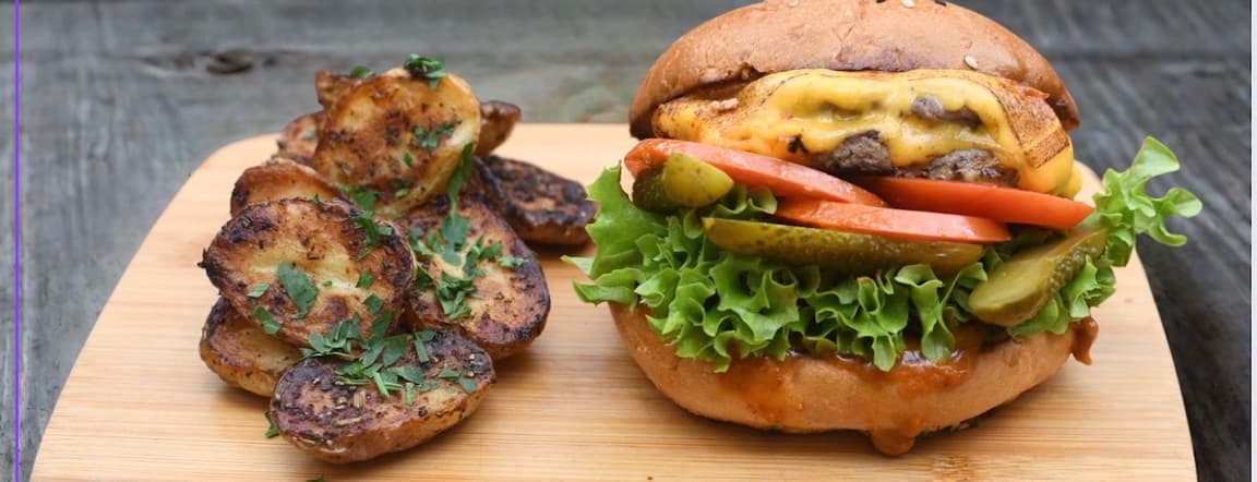 Angus beef smash burger with roasted potato