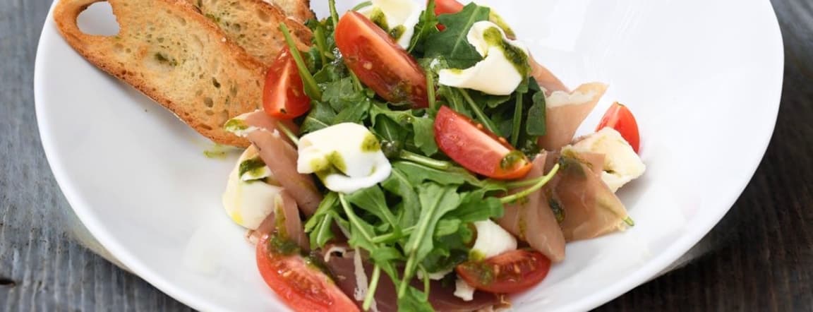 Arugula and prosciutto salad