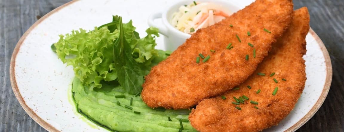 Breaded chicken breast with parsley mashed potato