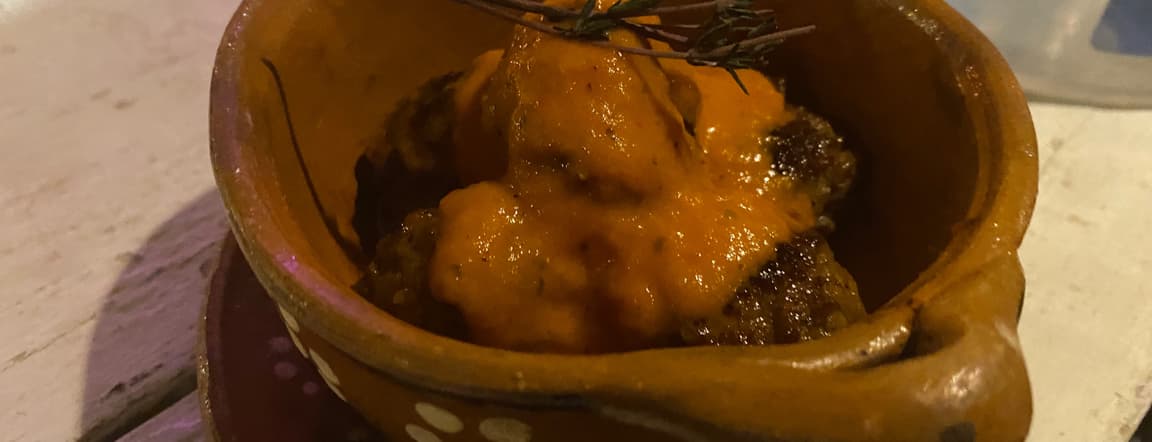 Beef meatballs with brava sauce deglazed in white wine.