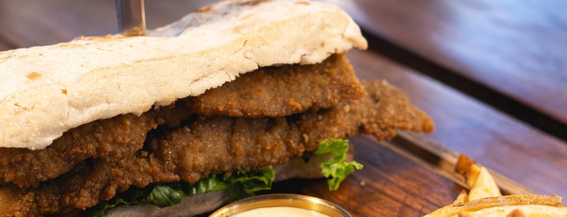Sándwich breaded beef cutlet