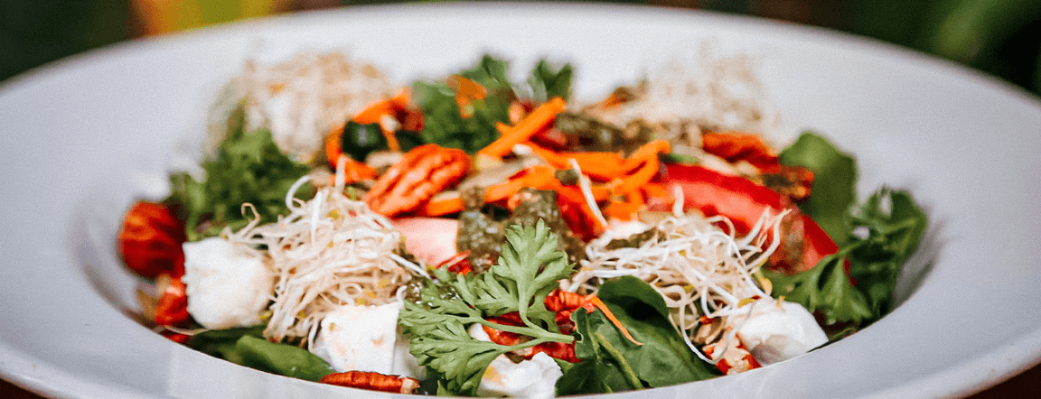 Spinach and goat cheese salad
