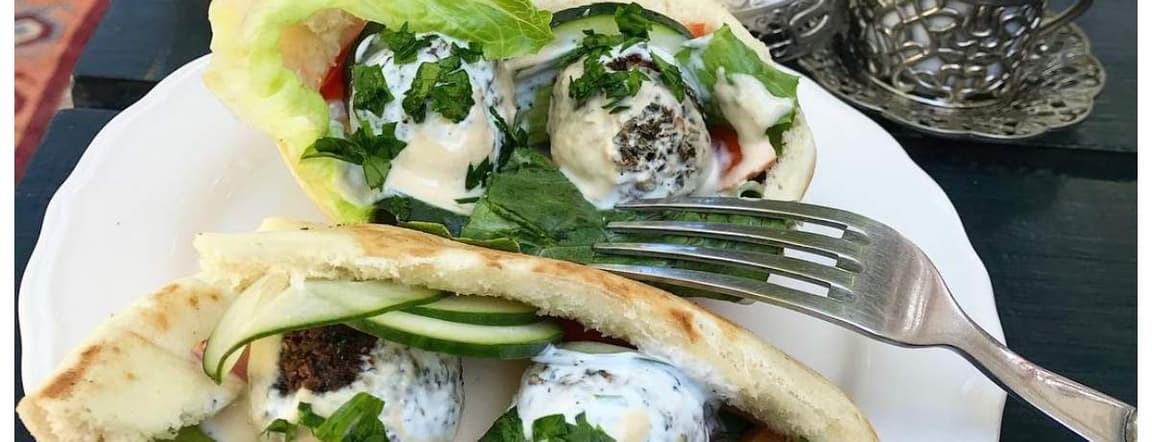 Falafel pita sandwich